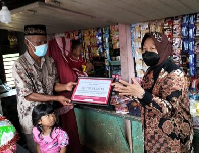 Mensos Risma Temui Balita Pengidap Spina Bifida, di Cianjur