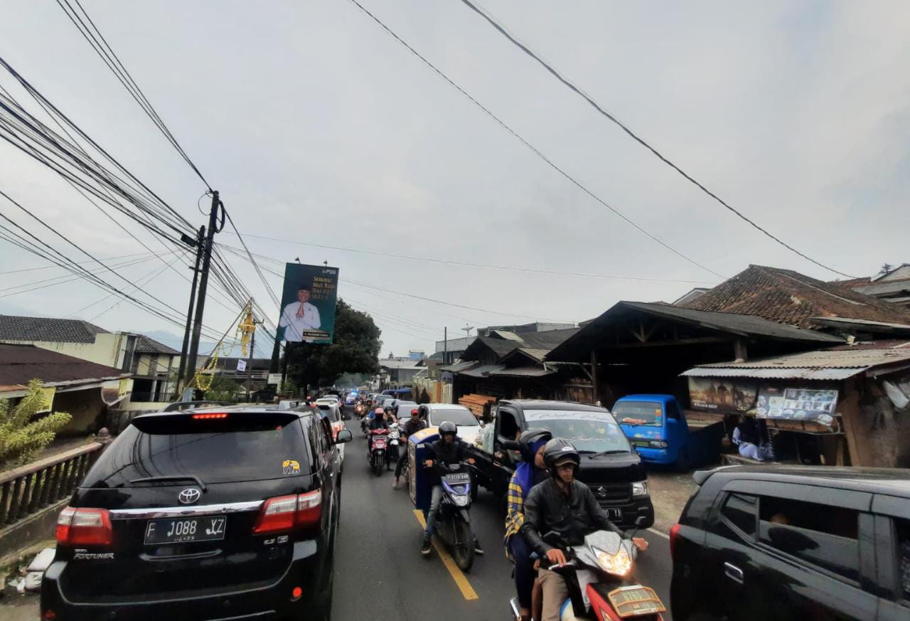 Jalur puncak macet