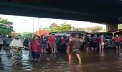 Akibat Tanggul Jebol, Pelabuhan di Tanjung Emas di Semarang Terendam Banjir