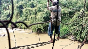 Rela Lewat Jembatan Kawat, Petani Cianjur: Uangnya Tidak Ada