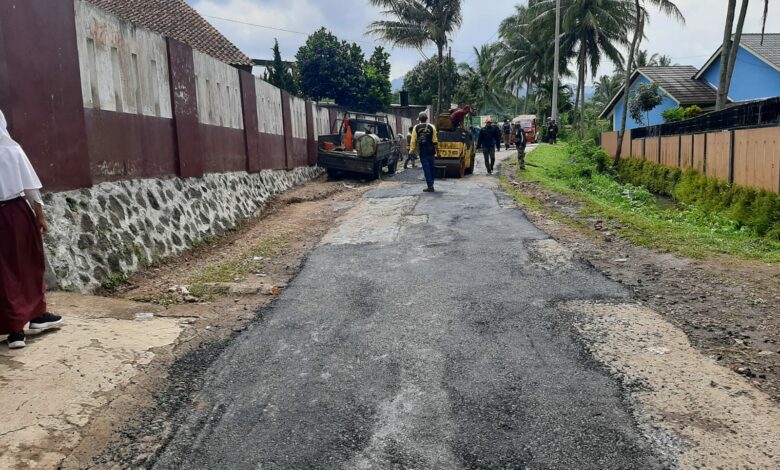 Jalan Rusak di Munjul-Gintung Cugenang Cianjur Diperbaiki