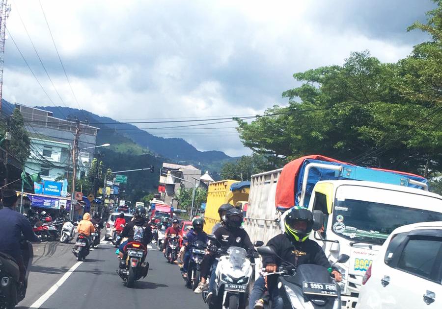 Malam Takbir Idul Adha, Jalur Cipanas Puncak Ramai Lancar