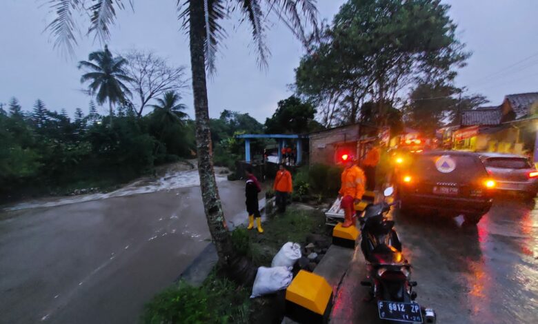 Sedang Cari Ikan, Aceng Hanyut di Sungai Cianjur