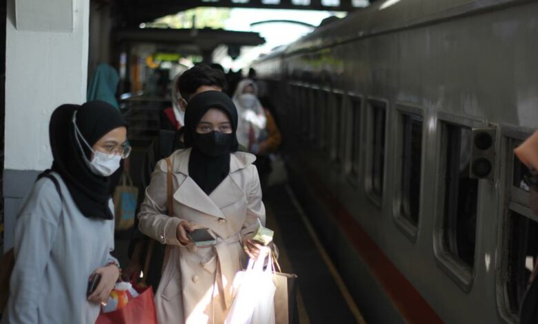 Naik Kereta Api Jarak Jauh Wajib Vaksinasi Booster dan Negatif Covid-19