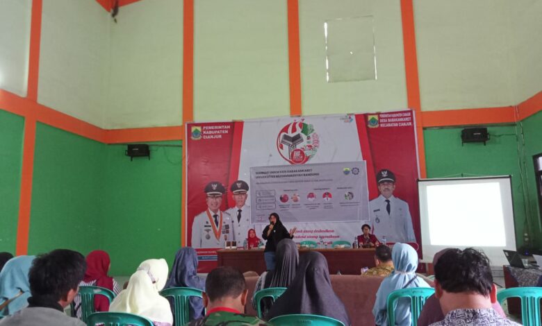 KKN UM Bandung Gelar Seminar UMKM di Desa Babakankaret Cianjur