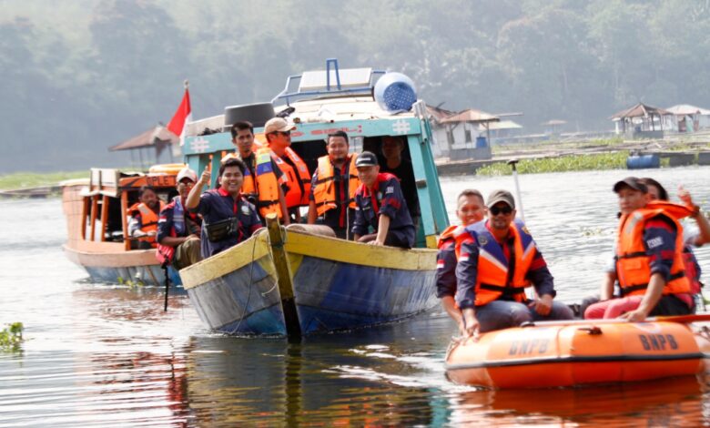 Puluhan Peserta Mengikuti Lomba Perahu Dayung di Waduk Cirata