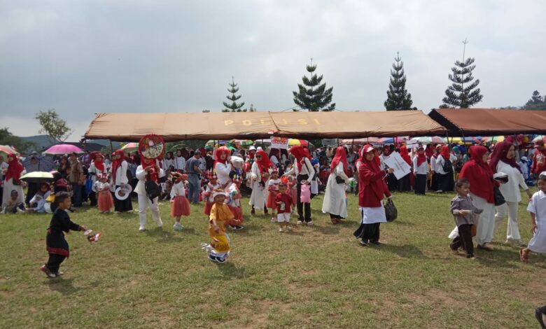 Rayakan HUT RI ke-77 dan Hari Anak Nasional, PAUD Se-Kecamatan Cipanas Gelar Karnaval