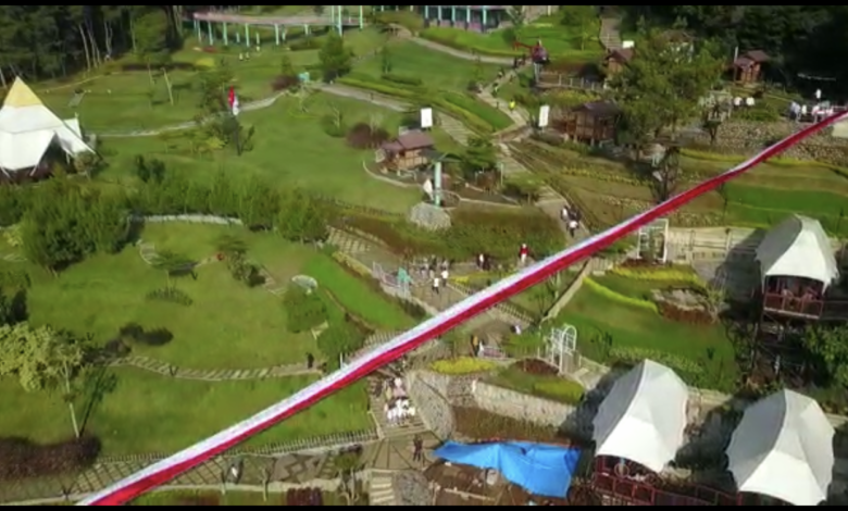 Bendera 177 Meter Meriahkan Peringatan HUT RI di Sevillage Puncak