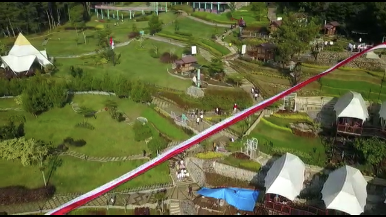 Bendera 177 Meter Meriahkan Peringatan HUT RI di Sevillage Puncak