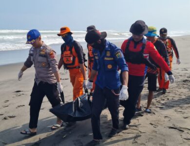 Kedua Nelayan yang Tenggelam di Pantai Cianjur Berhasil Ditemukan