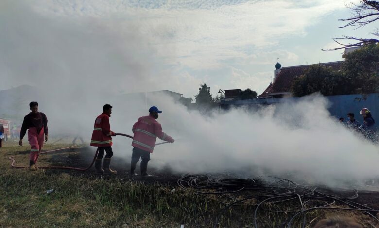 Bocah Main Api, Tumpukan Kabel Telkom Indonesia Terbakar di Cianjur