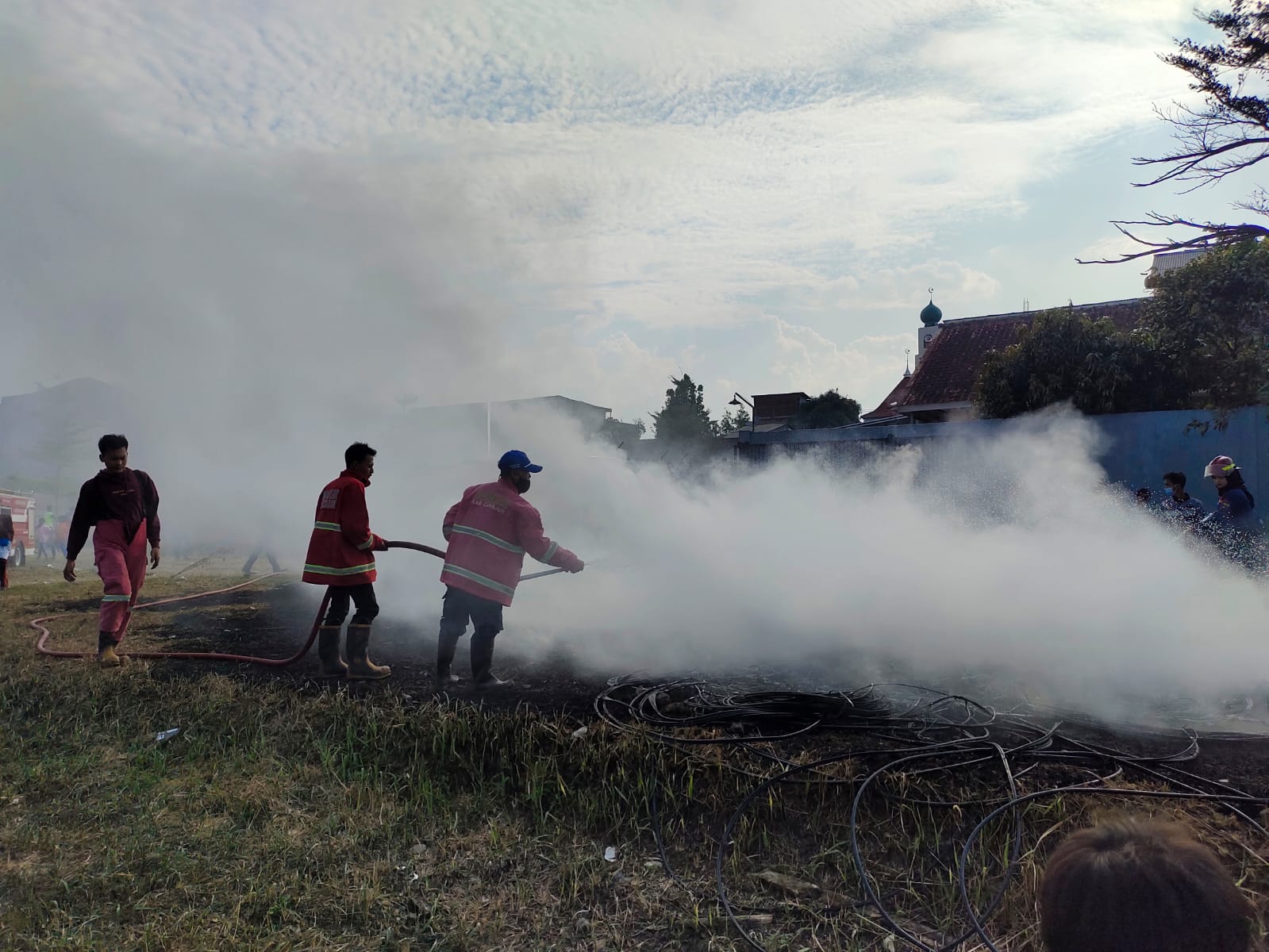 Bocah Main Api, Tumpukan Kabel Telkom Indonesia Terbakar di Cianjur