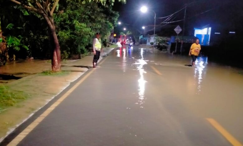 Sindangbarang Cianjur Diterjang Banjir, ​Sungai Meluap Empat Meter