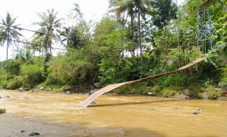 Cuaca Buruk, Jembatan Penguhubung di Cibeber Cianjur Ambruk