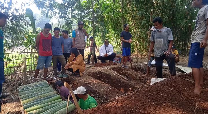 Empat Jenazah Terlantar Akibat Perluasan Kandang Ayam di Cianjur