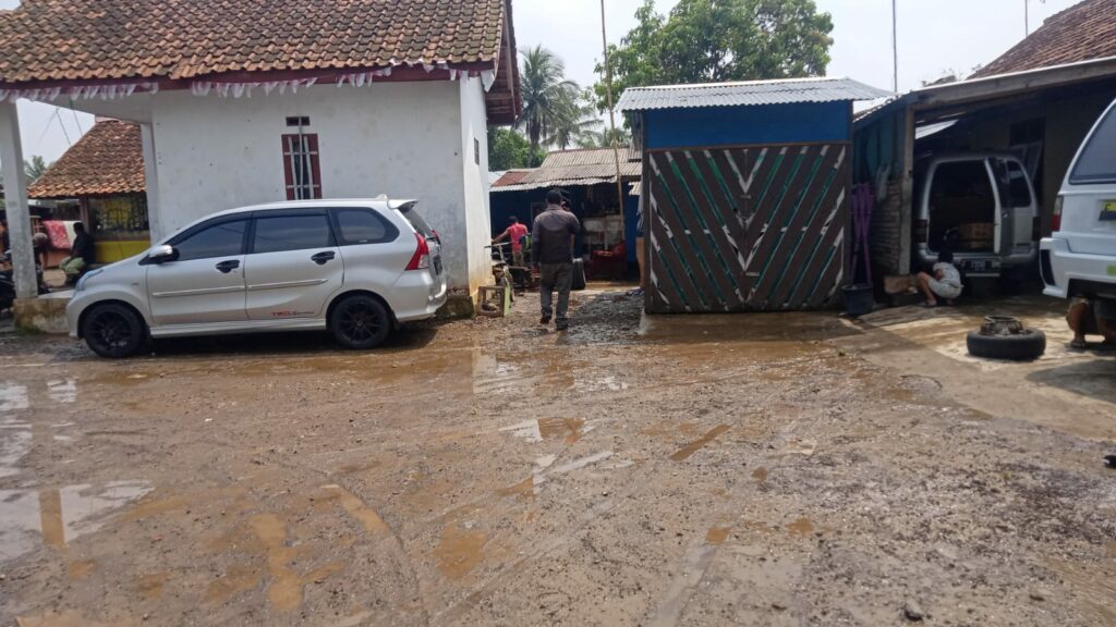 Banjir Terjang Delapan Desa di Cibeber, 50 Warga Derita Gatal-Gatal