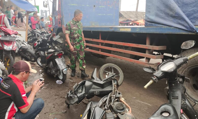 Belasan Motor Diseruduk Truk Diduga Rem Blong di Jalur Maut Gekbrong Cianjur