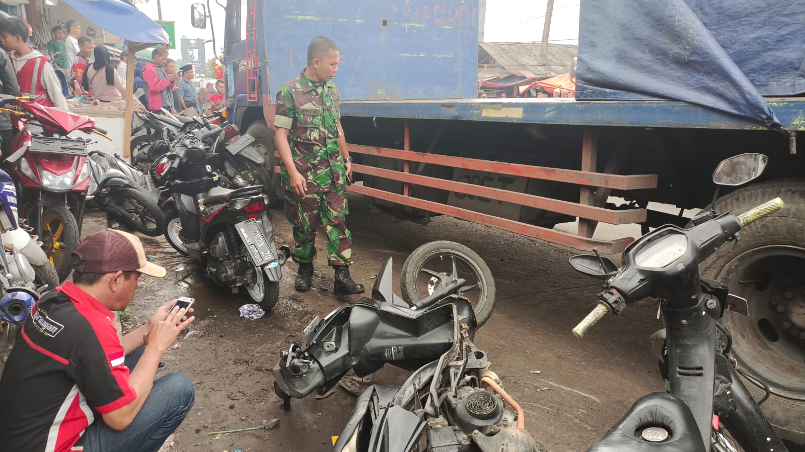 Belasan Motor Diseruduk Truk Diduga Rem Blong di Jalur Maut Gekbrong Cianjur