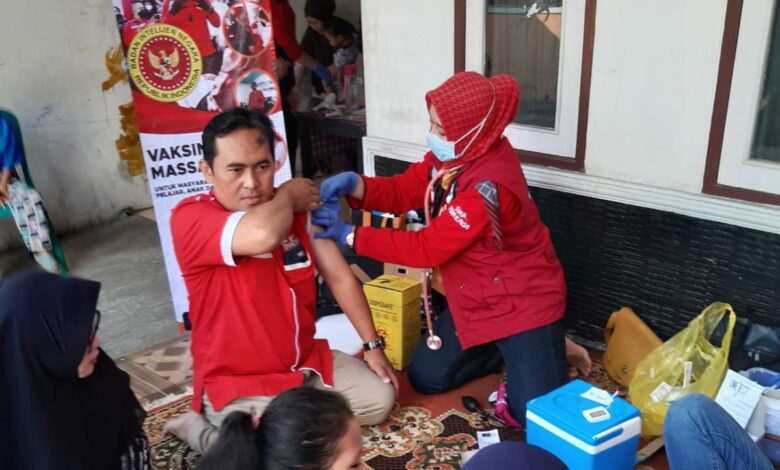 Vaksinasi Massal BIN RI Target 3000 Dosis Bagi Warga Karangtengah yang Belum Divaksin