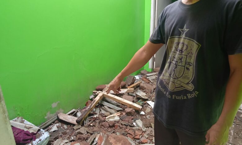 Hujan Deras, Atap Rumah di Cianjur Ambruk