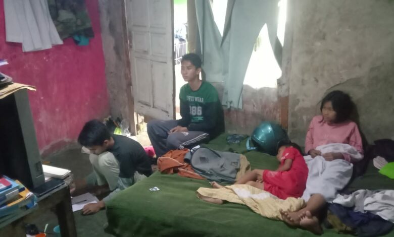 Ayah Empat Anak di Cianjur Tinggal di Rumah Hampir Ambruk