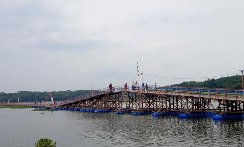 Jembatan Apung Terpanjang di Jawa Barat Sudah Diresmikan Dengan Nama Ki Jagabaya