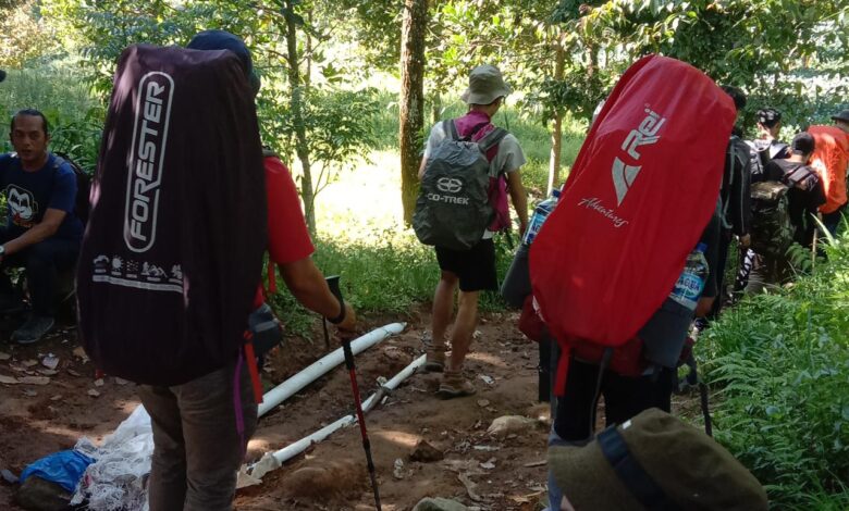 Seperti Pasar, Jalur Pendakian Gunung Gede Pangrango Dipadati Pendaki