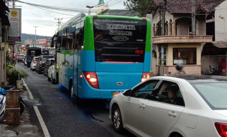 Libur Akhir Pekan, Jalur Puncak Terpantau Macet