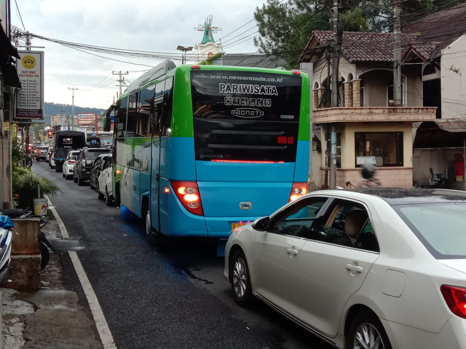 Libur Akhir Pekan, Jalur Puncak Terpantau Macet