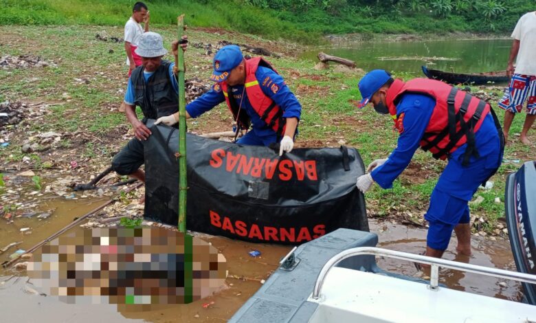 Mayat Dengan Kepala Ditutup Karung Ditemukan di Cianjur, Korban Pembunuhan?