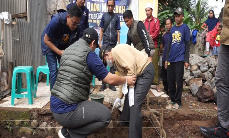 Tjetjep Muchtar Soleh Salurkan Bantuan Rutilahu Dikerjakan Melalui Program Gorol IRM