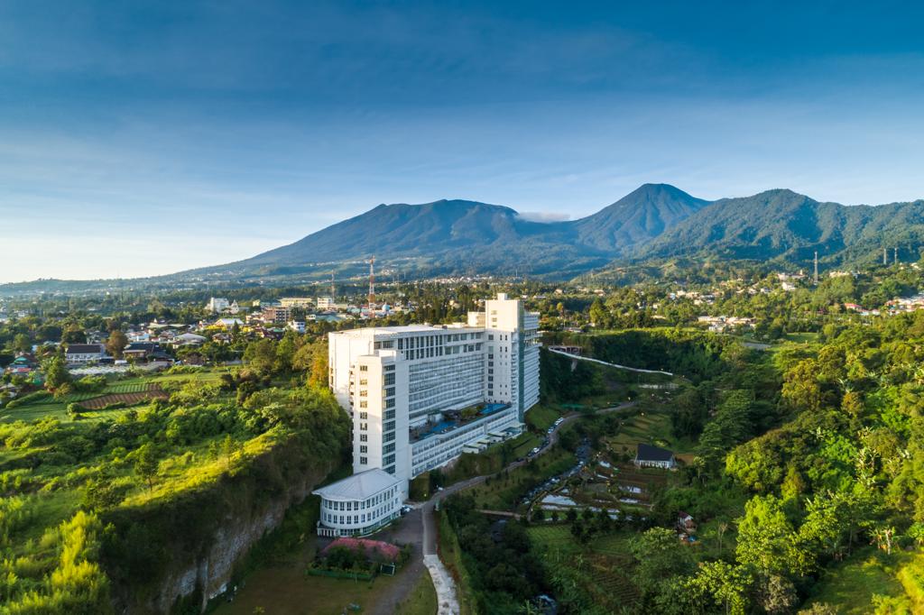 Sambut Libur Natal, Le Eminence Hotel Siapkan Berbagai Acara Spektakuler dan Berkesan 