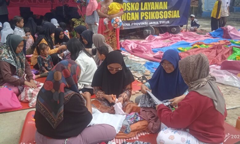 LDP Kemensos Ubah Pakaian Menumpuk Jadi Bantal Bagi Korban Gempa Cianjur