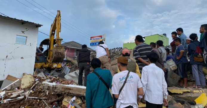 Ketua Komisi D DPRD Cianjur Pantau Langsung Evakuasi Korban Gempa Cianjur 