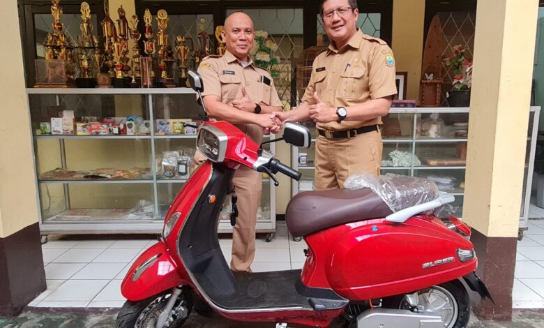 Capai Target PAD, Pasar Induk Cianjur Dapat Hadiah Motor Listrik