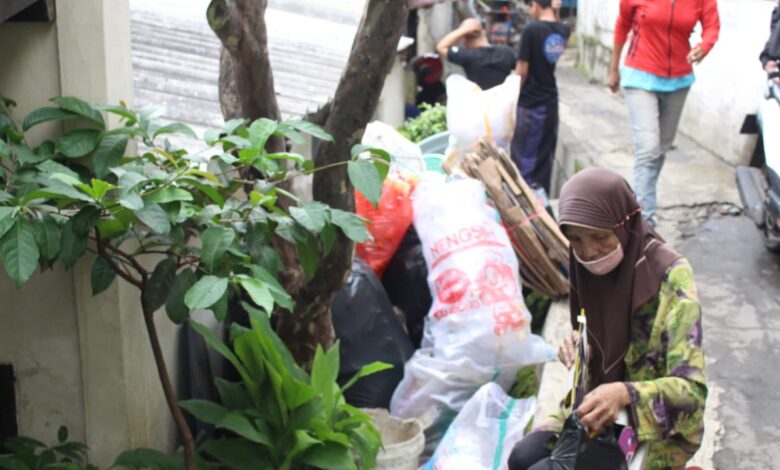 Bank Sampah Sabilulungan: Gang Sempit Bukan Halangan Untuk Pilah Sampah Jadi Rupiah