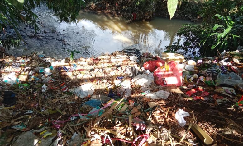 Sungai Cibalagung Tercemar Sampah, Warga Desa Babakankaret Cianjur Tak Punya TPS