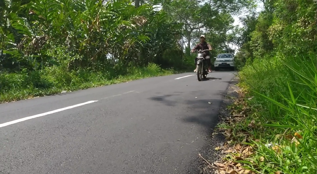 Akses Jalan utama di Kubang Puncak Simun sepanjang lima kilometer di Kecamatan Sukaresmi, kini telah rampung diperabiki.