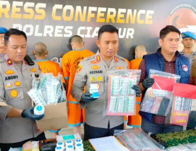 Kapolres Cianjur, AKBP Aszhari Kurniawan minta warga turut berperan aktif untuk mengawasi peredaran obat-obatan yang dilarang.