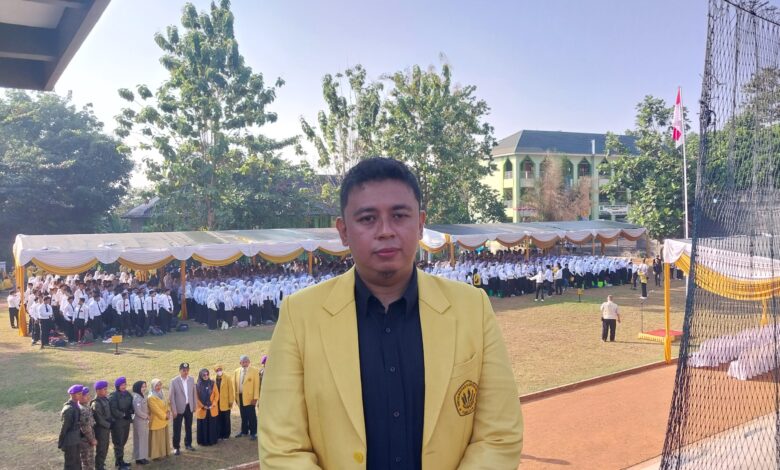 ada 197 mahasiswa baru di fakultas FKIP salah satunya ada atlet nasional yakni Robi Darwis