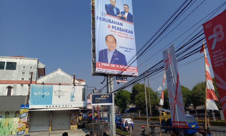 Ratusan baliho bergambar Bacapres Koalisi Perubahan untuk Persatuan (KPP) Anies Baswedan dan Ketum Partai Demokrat Agus Harimurti Yudhoyono (AHY) di Kabupaten Cianjur, diturunkan, Jumat (1/9/2023)