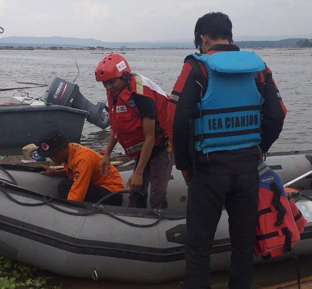 Seorang bocah yang sempat hilang saat berenang di Perairan Kubang Gempol, Waduk Jangari, Cianjur, berhasil ditemukan petugas gabungan, Selasa (5/9/) malam