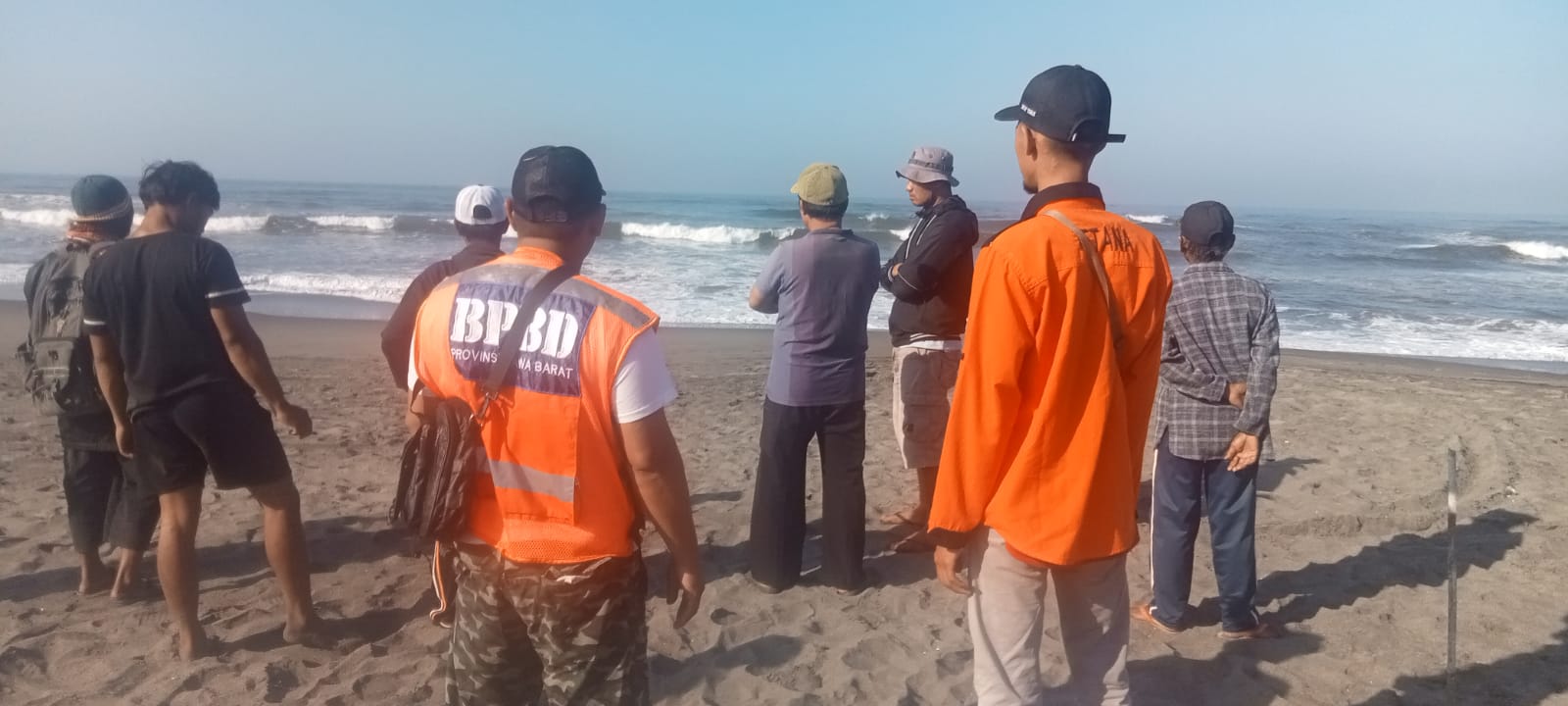 Seorang nelayan Maman (55) warga Kampung Ciastra, Desa Mekarjaya, Kecamatan Cidolog, Kabupaten Sukabumi hilang tenggelam saat menjaring ikan di pantai cikole, Kecamatan Cidaun, Kabupaten Cianjur, Senin (11/9/2023) pagi, sekitar Pukul 04.00 WIB.