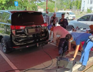 Pemerintah Kabupaten (Pemkab) Cianjur menggelar uji emisi gas buang pada kendaraan dinas di halaman parkir Pendopo, Kabupaten Cianjur