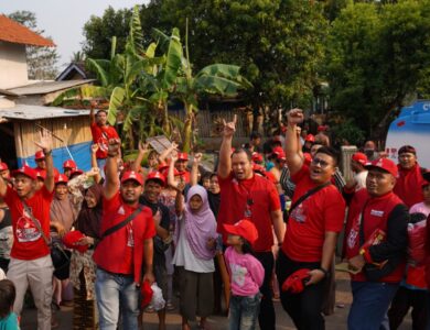 Aksi Kang Arief Rachman terus dilakukan bersama relawan Baraya Arief (Bara), di Kampung Selajambe Desa Selajambe, Kecamatan Sukaluyu Minggu (24/9/2023).