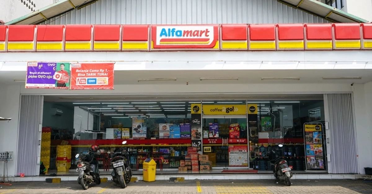 Gambar minimarket Alfamart di Cianjur tanpa tukang parkir liar