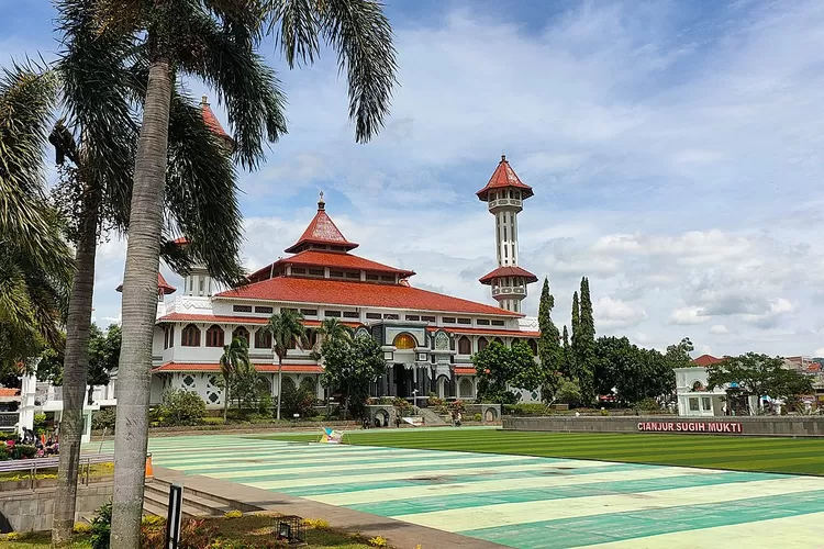 Alun-Alun Cianjur Dipasang Marmer dan Payung Pada 2025, Bakal Mirip Masjid Nabawi?