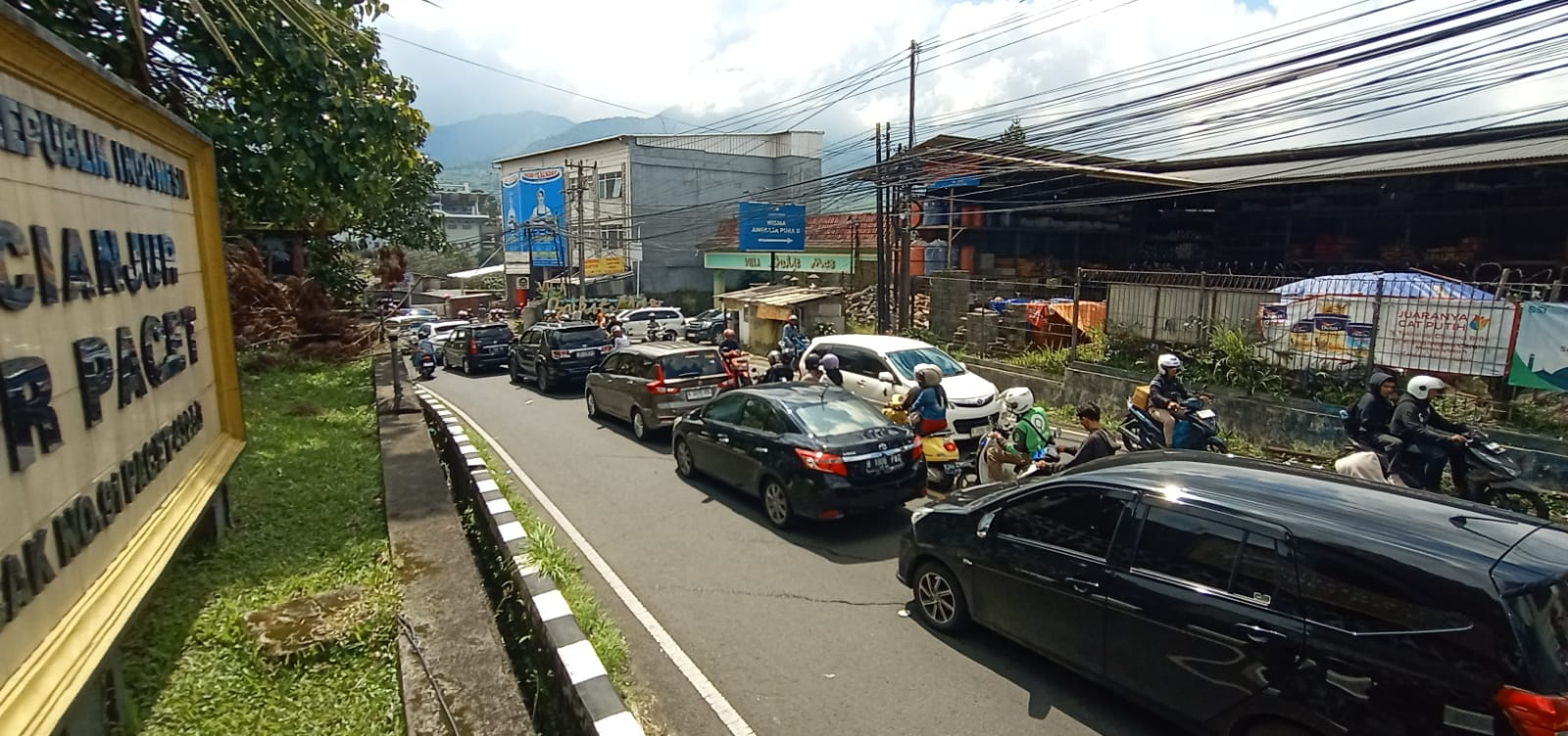 Kemacetan Hingga 5 Kilometer di Jalur Puncak, Wisatawan Padati Jalanan di H+3 Lebaran