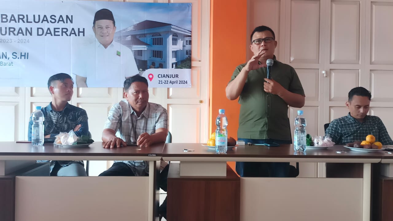 Anggota DPRD Provinsi Jawa Barat dari Fraksi PKB, Asep Suherman, gencar melakukan sosialisasi terkait peraturan daerah (Perda) yang berlaku di Jabar pada Minggu 21 April 2024.