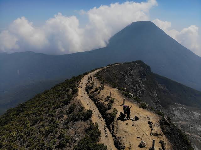 Parah! Banyak Pendaki Gunung Gede Buang Kotoran dan Sisa Makanan ke Mata Air Sumber